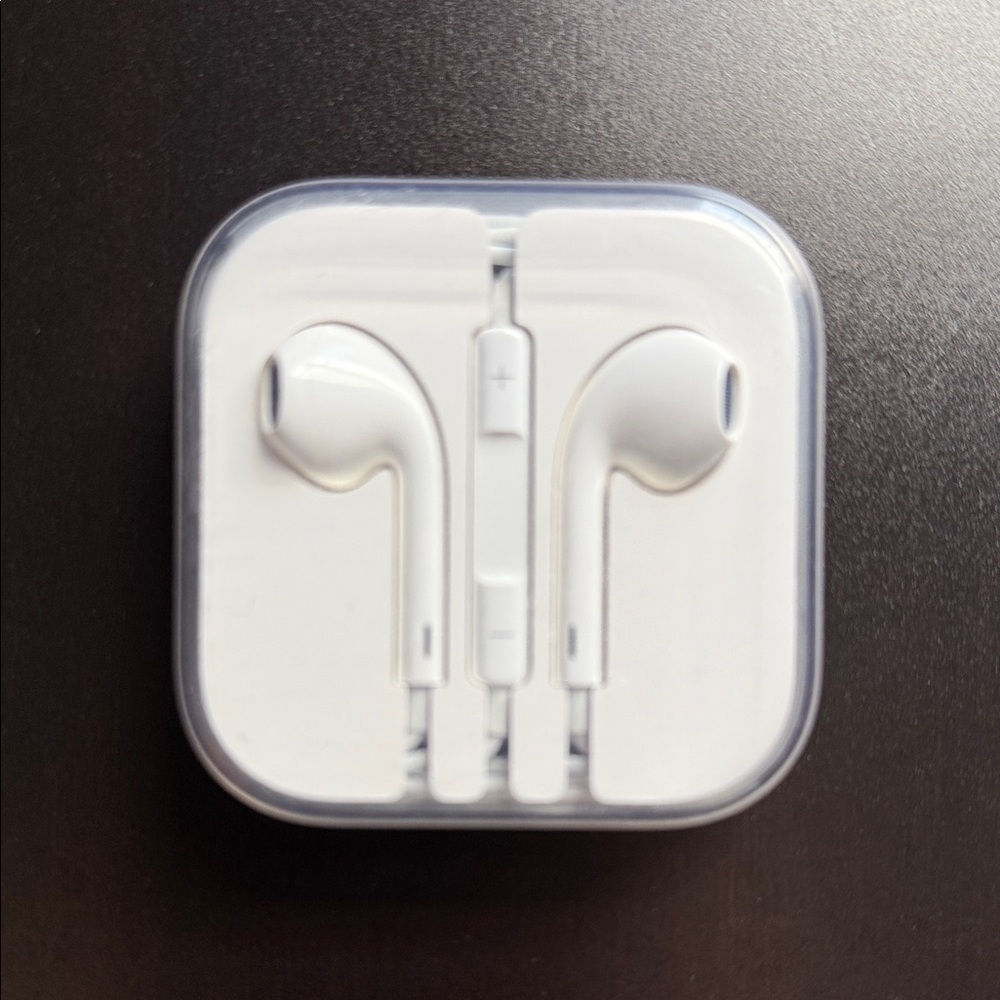 Apple White Wired Earbuds with Case